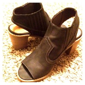 Charcoal (Maurice) open toe, open back boots.